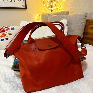 NWOT Longchamp Le Pliage Medium Leather Purse with Logo Strap